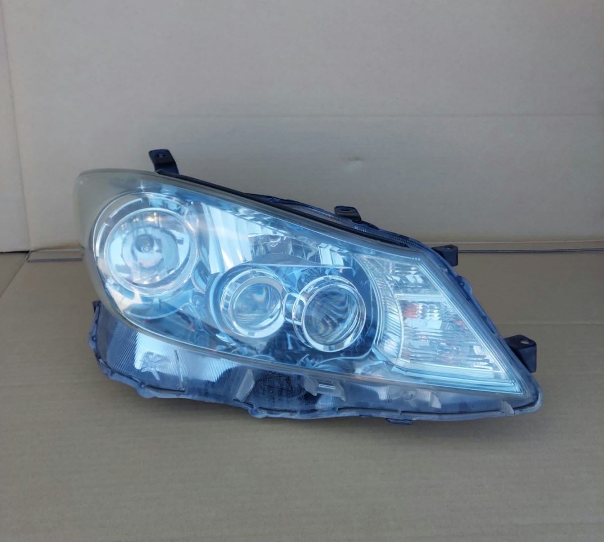 トヨタAZK10 サイ 純正 LEDヘッドライト右 ライトコントロール