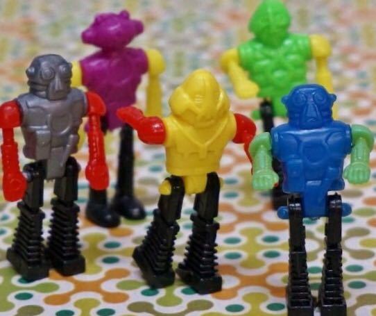 昭和レトロなミニサイズのロボット人形5個セット 玩具 おもちゃ ミニチュア 雑貨の画像1