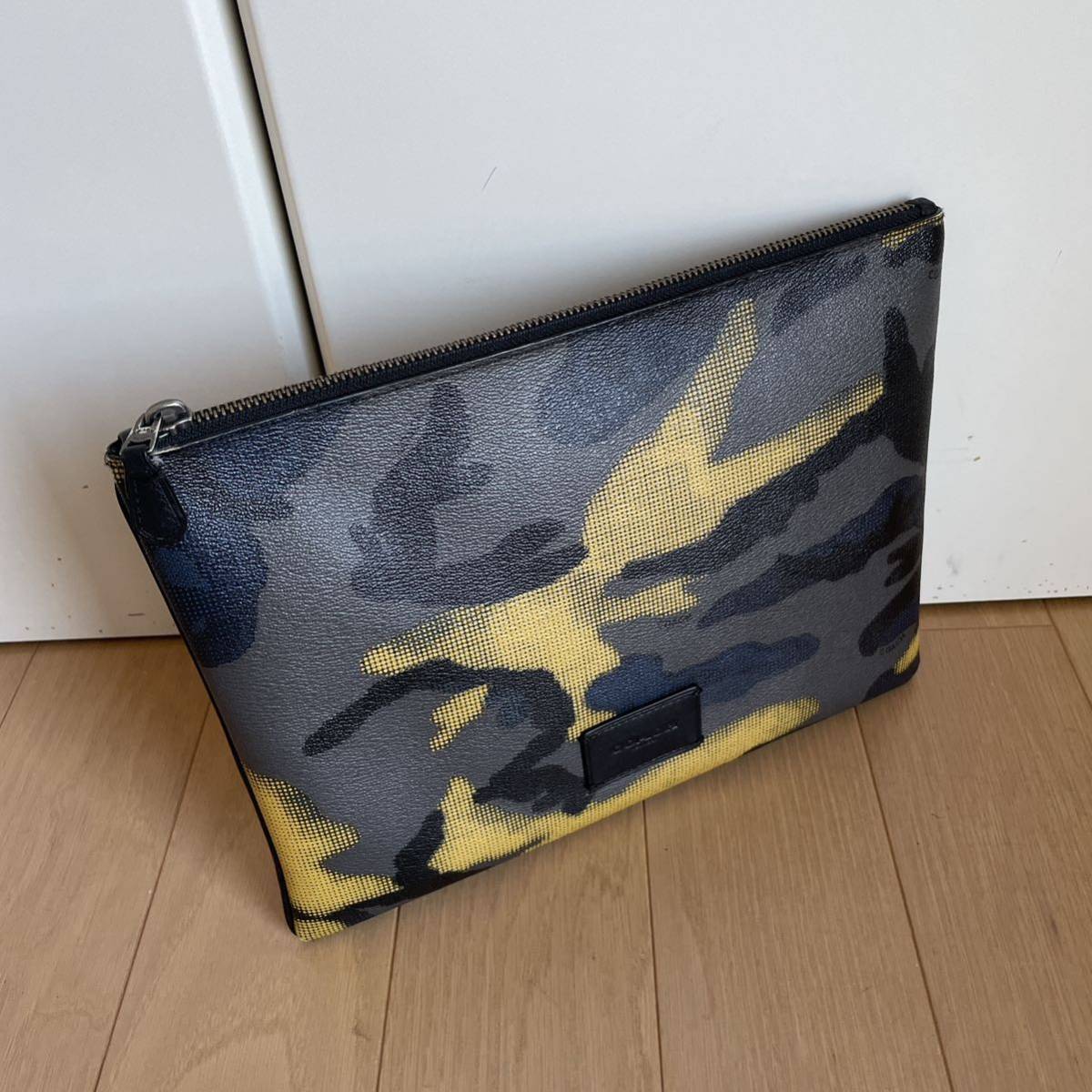 お値引き交渉歓迎　コーチCOACH クラッチバッグ F37881 カモ柄　中古