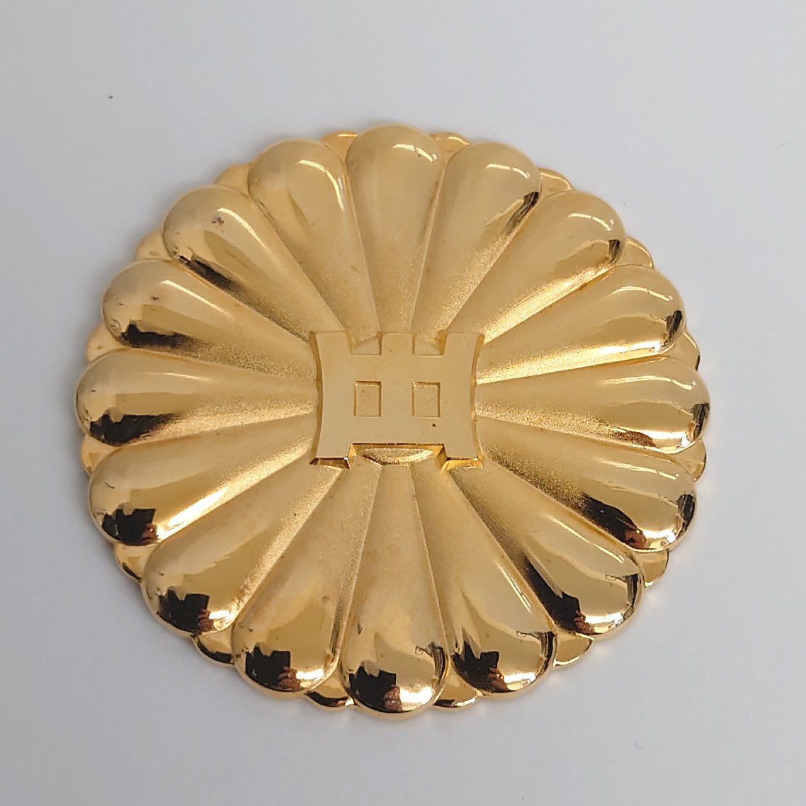 【86】希少 華道 嵯峨流 正教授之章 アンティーク メダル ゴールドカラー 約68g 約6cm_画像1