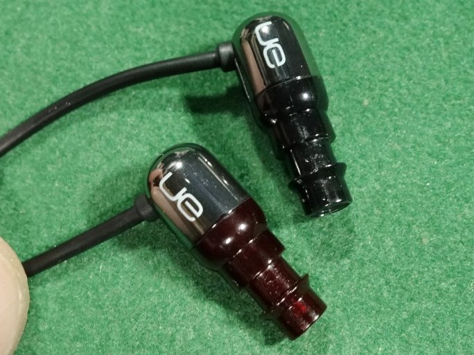 ▼ULTIMATE EARS デュアルBAドライバ イヤホン UE700 700r 美品・箱付!!!▼_画像4