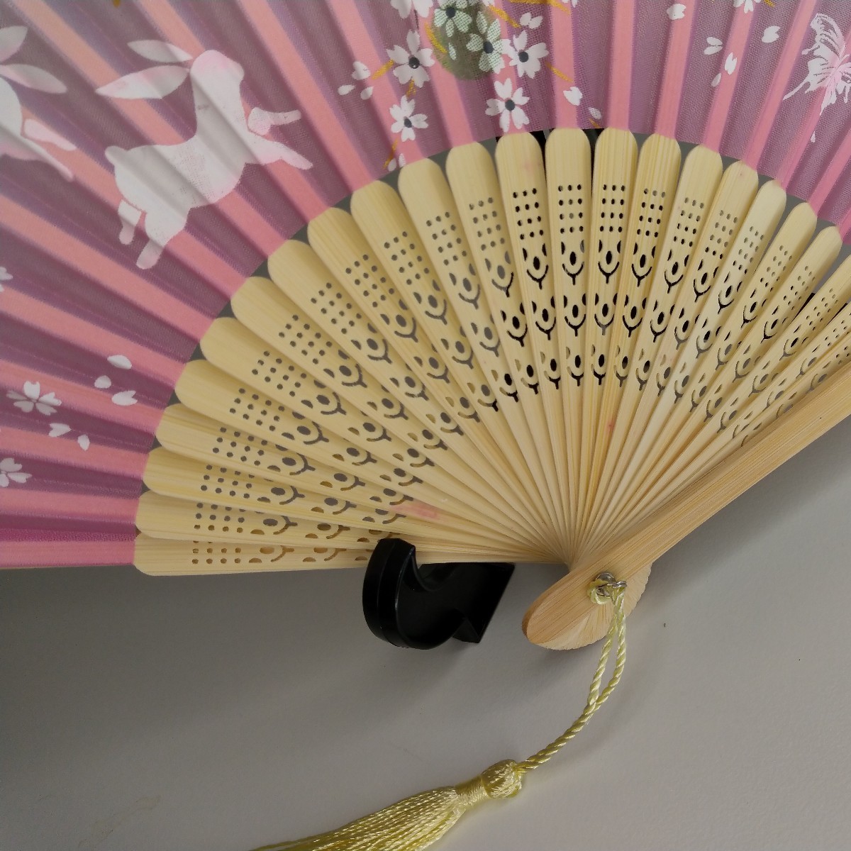 Yahoo!オークション - 扇子 桜 花びら 蝶々 水色 シルク 絹糸 Yahoo!オークション - 扇子 桜 花びら 蝶々 水色 シルク 絹糸