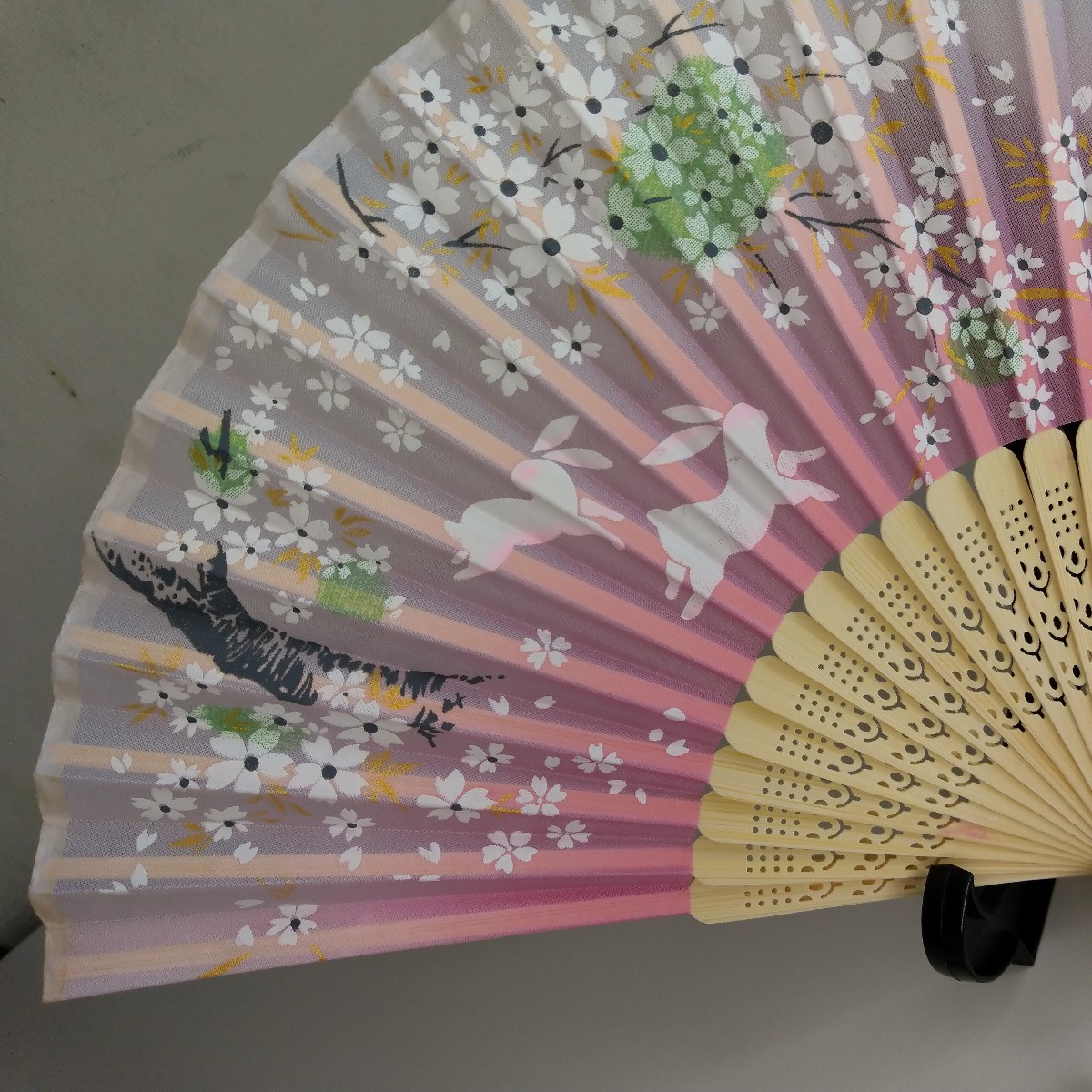 Yahoo!オークション - 扇子 桜 花びら 蝶々 水色 シルク 絹糸 Yahoo!オークション - 扇子 桜 花びら 蝶々 水色 シルク 絹糸