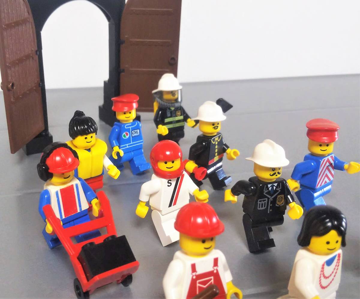 レゴ LEGO シティ 街シリーズ ミニフィグ セット トレイン ウエスタン 消防士 オーバーオール 自転車 カート ネックレス Tシャツデザイン_画像2