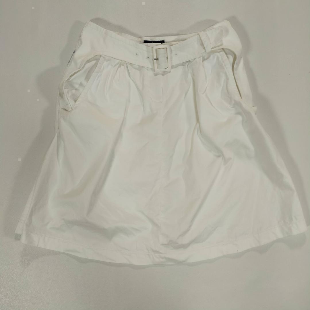 ARMANI JEANS 白 シンプル かわいい アルマーニジーンズ 台形スカート サイズEU36 M ホワイト ひざ丈 ミニ丈_画像2