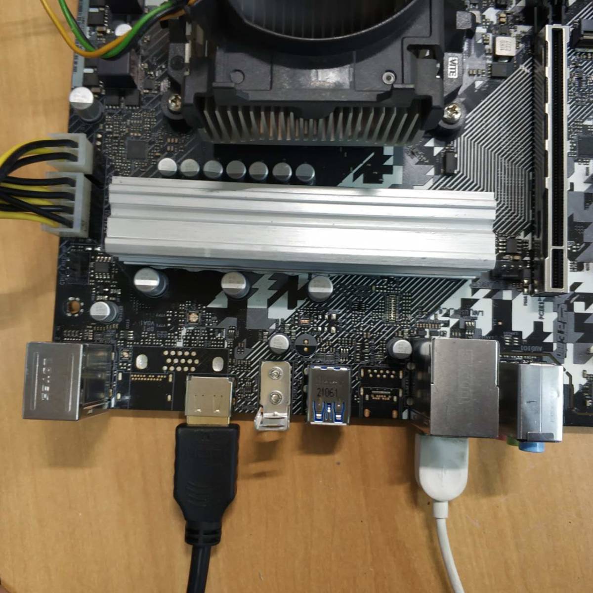 ASRock B550 TW/ATX マザーボード/Soket AM4/AMD Ryzen 対応/PCパーツ 自作PC DIY 修理材料★通電,BIOS確認済み_画像7