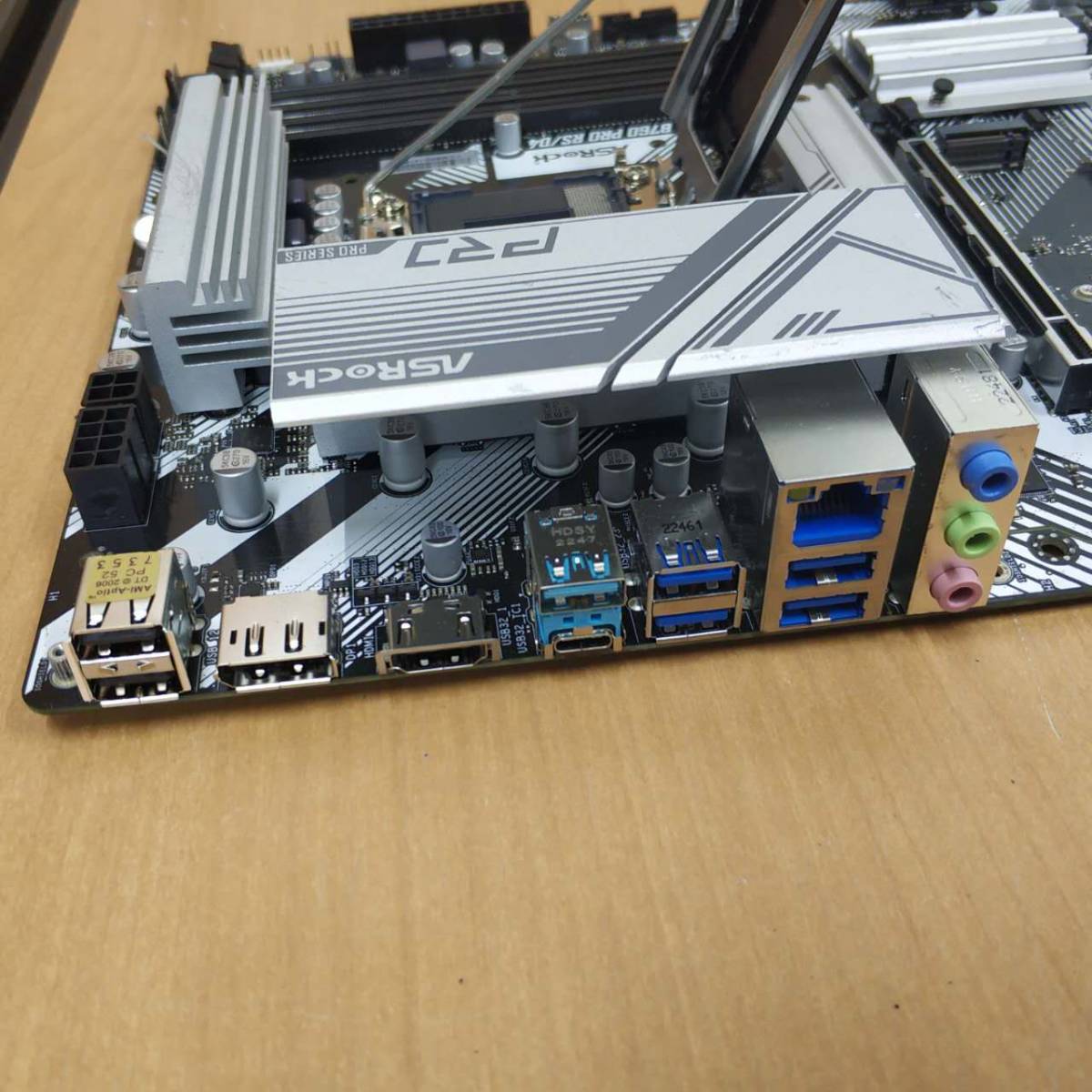 ASRock B760 Pro RS D4/ATXマザーボード/(LGA1700)INTEL第12,13世代CPU対応/PCパーツ DIY 修理材料★動作未確認・ジャンク扱い★現状渡し_画像7