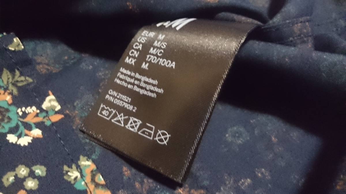 中古 美品 H＆M エイチアンドエム 花柄 ビジュアル系 ウエスト/ステッチ/シェイプ スリムフィット 7B 半袖 シャツ 紺系 M_画像5