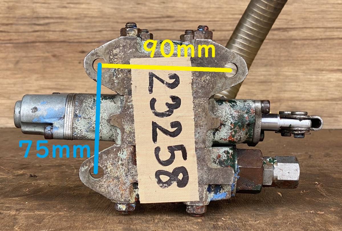 『23258』セーフティーローダー 油圧コントロールバルブ 操作レバー付き １連レバー　茨城県_画像1