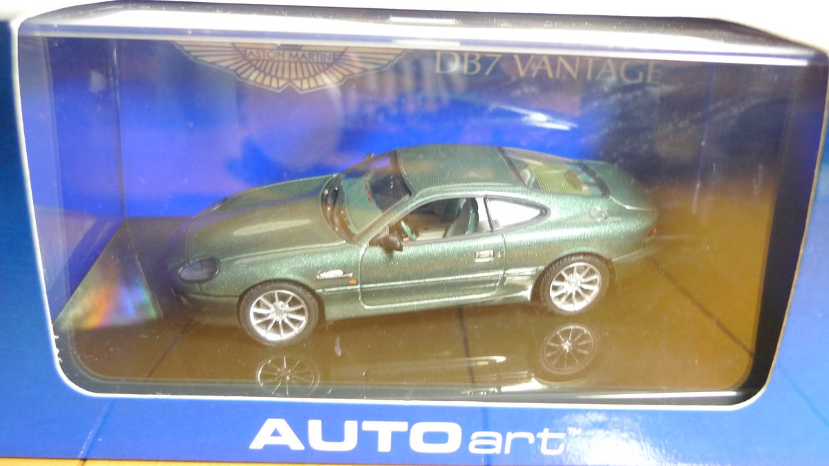 オートアート アストンマーチン DB7 バンテージ グリーン 1/43の画像9