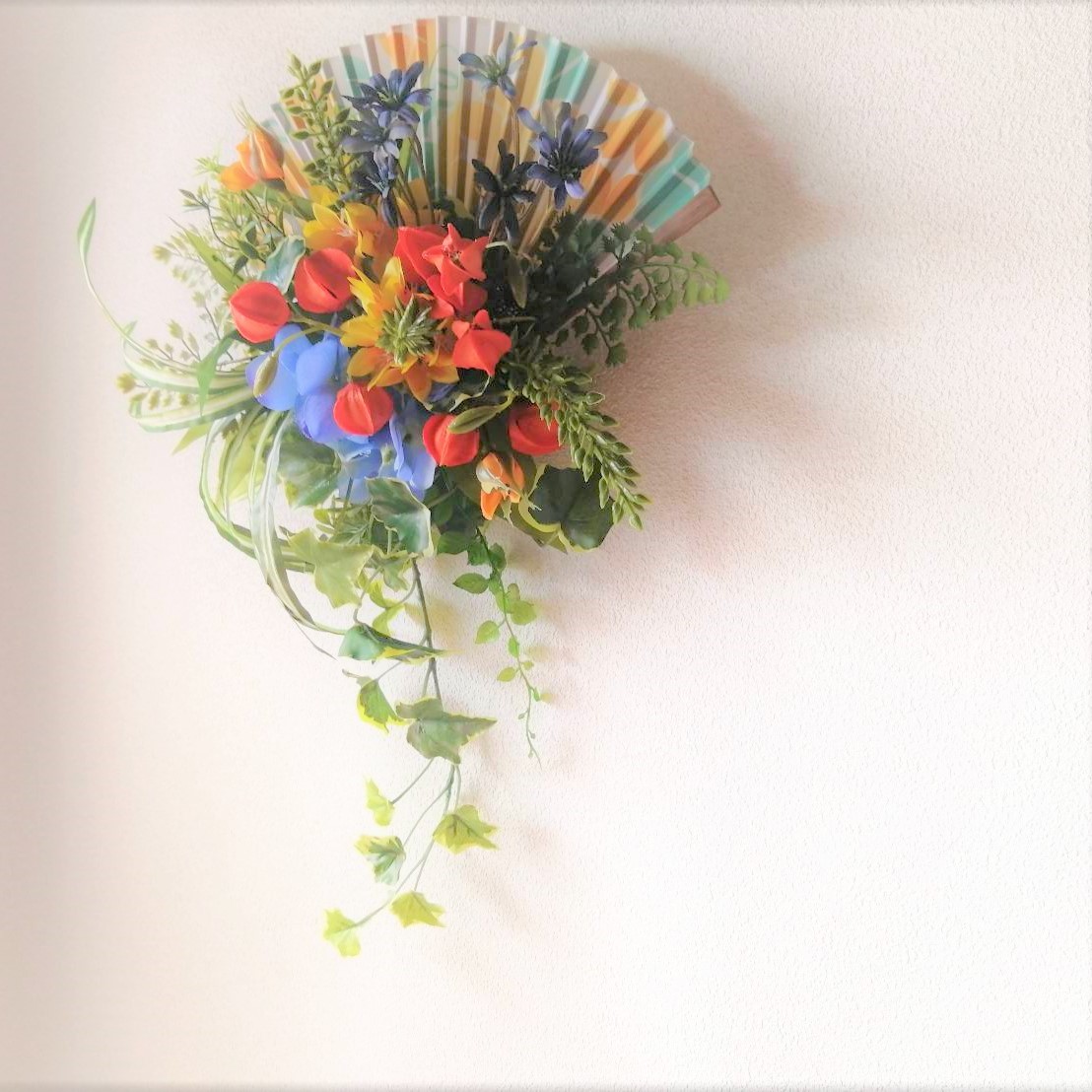 ◆扇子の壁掛け【ほうずき】◆インテリア リース 壁掛け 造花 ギフト 玄関 新築祝いの画像4