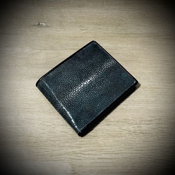 スティングレイ 二つ折り 財布 ガルーシャ エイ 薄型 ミニ財布 折財布 現物写真 本革 海の宝石 送料無料 ブラック 黒