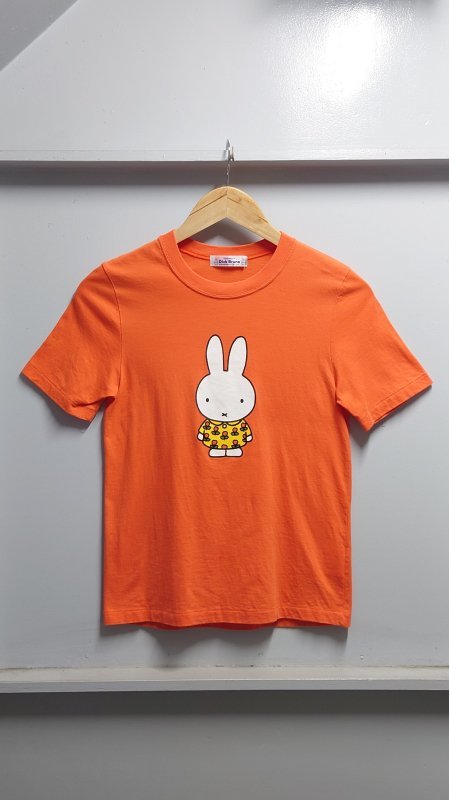 2000年製 Dick Bruna Miffy 45th Anniversary シングルステッチ プリント Tシャツ オレンジ S 半袖 ミッフィーちゃん 45周年 日本製_画像1