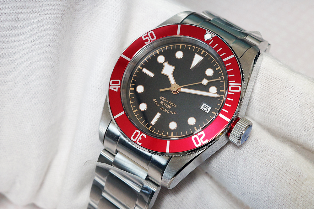 オンライン通販ストア ☆新品 ノーロゴ SHARK ダイバーズウォッチ ブラックベイ オマージュ 赤 セイコー製自動巻き NH35 メンズ腕時計 