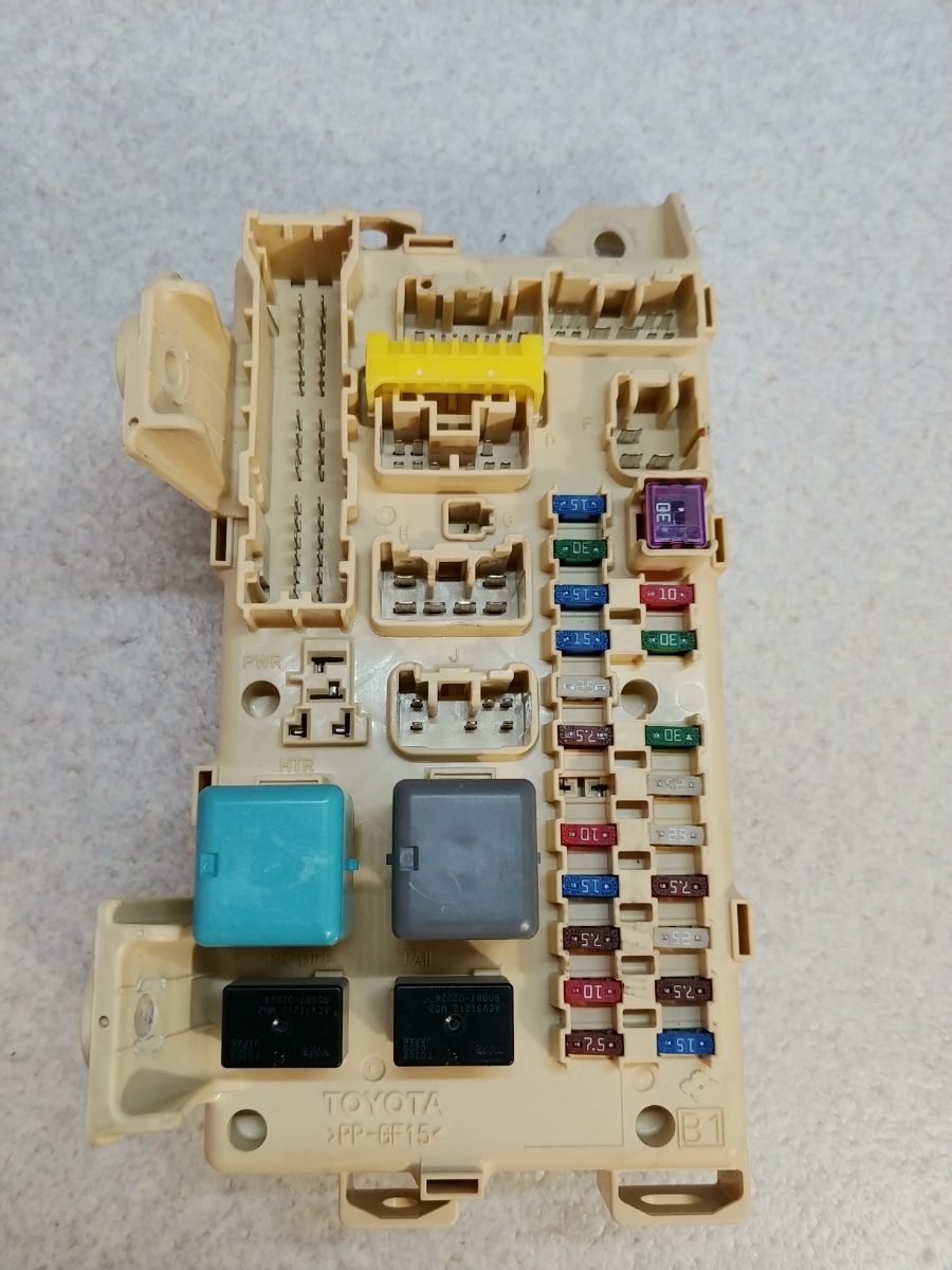Yahoo!オークション - AZR60 ヴォクシー 純正 室内ヒューズボックス Yahoo!オークション - AZR60 ヴォクシー 純正 室内ヒューズボックス