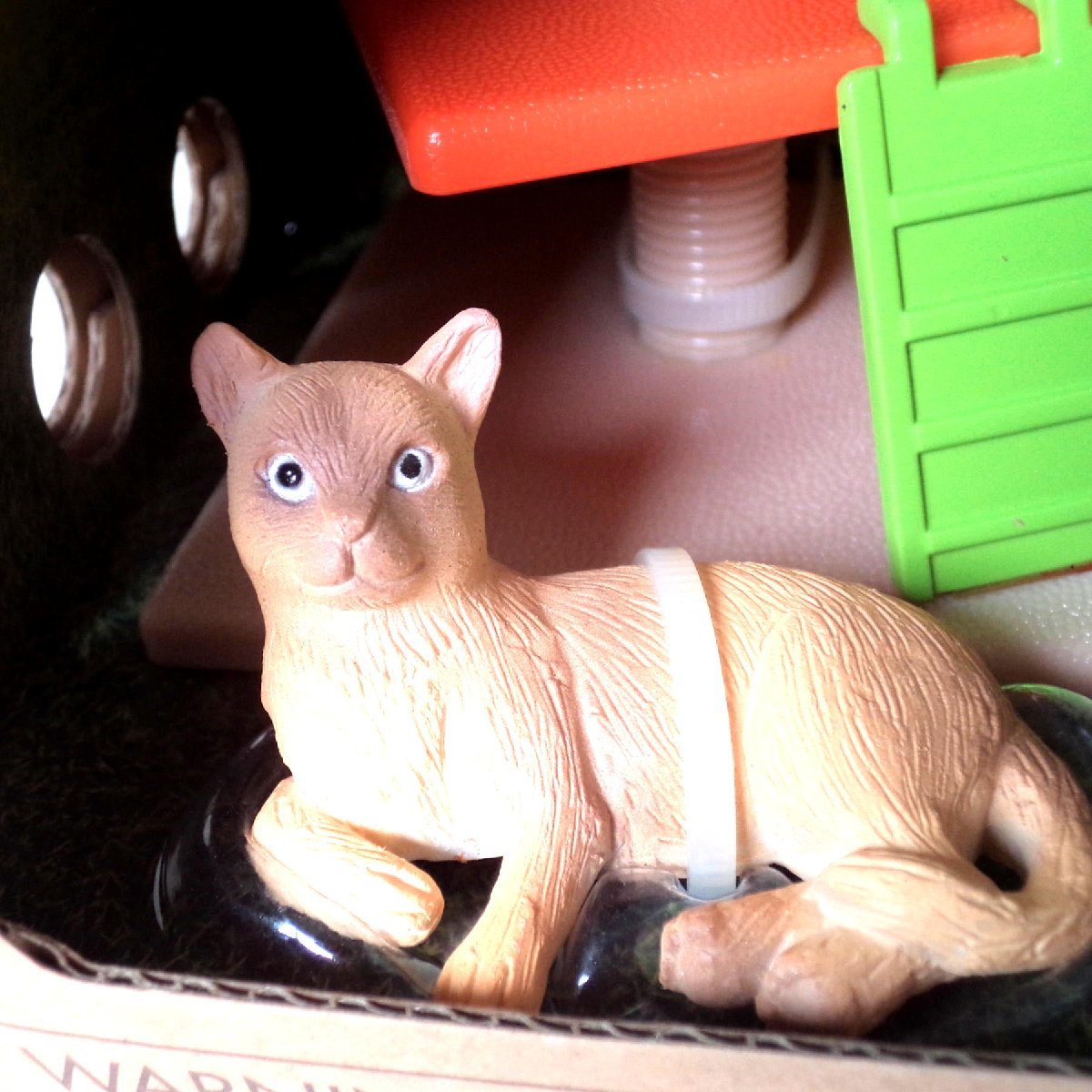 ★未使用　Terra キャットハウス 猫フィギュア 2体つき 　キャットタワー　撮影のため・ビニール袋より開封しました ★L412_画像4