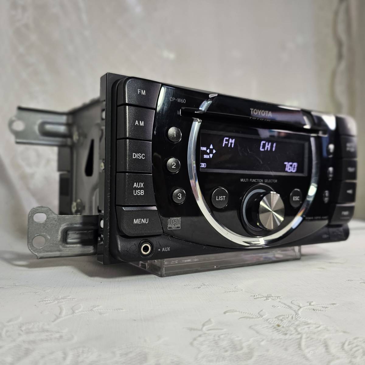 作動確認済 TOYOTA トヨタ純正 カーオーディオ CD AUX USB CP 作動確認済 TOYOTA トヨタ純正 カーオーディオ CD AUX USB CP