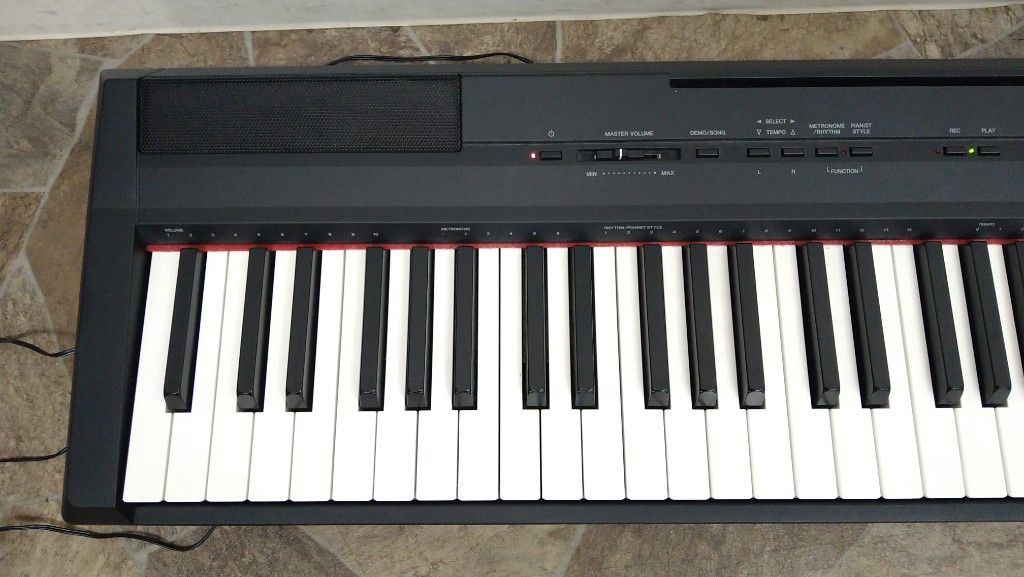 F282846(075)-701/SK7000　YAMAHA P-115 DIGITAL PIANO 電子ピアノ　譜面台、楽譜、取扱説明書、ACアダプター付属　ヤマハ_画像3