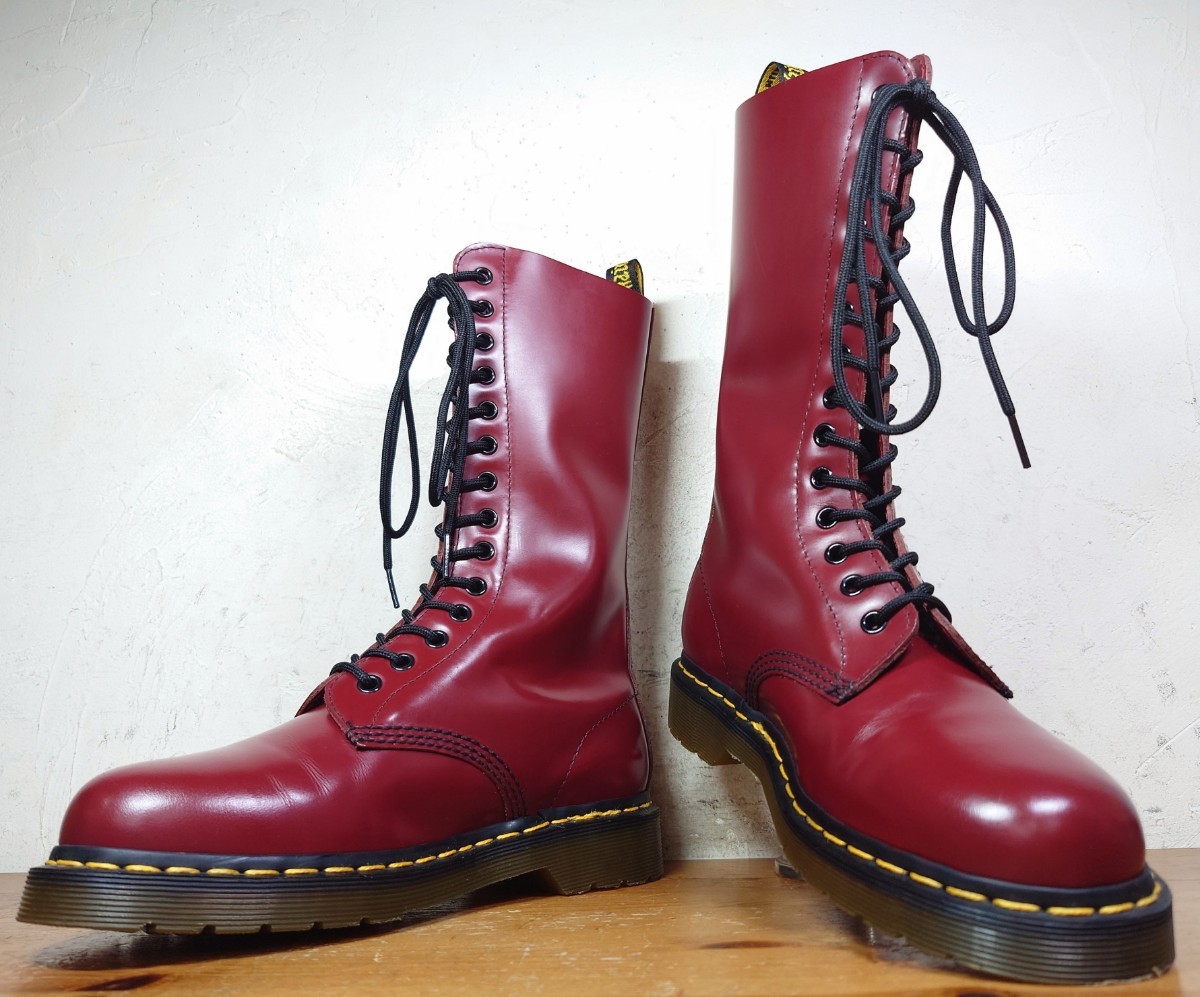 美品Dr.Martens、14ホールチェリーレッド-