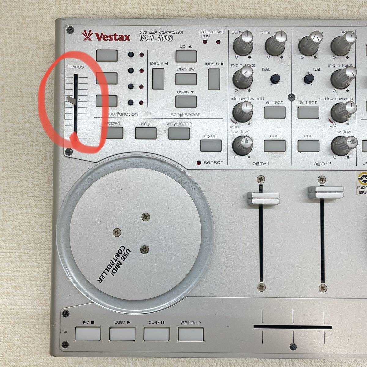 C4）Vestax VCI-100 ベスタックス USB DJ MIDI コントローラー動作未確認　ジャンク品扱い（9）_画像3