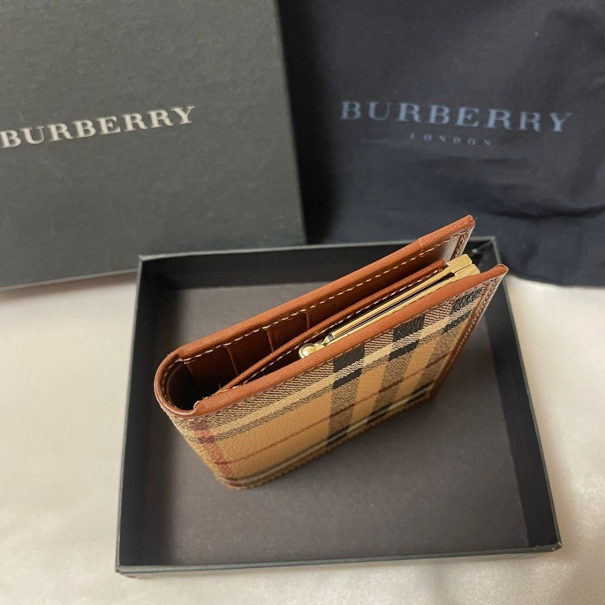 新品未使用】BURBERRY バーバリー 二つ折り財布 がま口 値下げ不可 