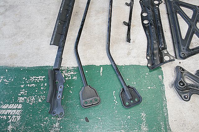 ZVW 40 41 PriusalphaαG`S地板中心支架    原文:ZVW40　41　プリウス　アルファ　α　G`S　フロアセンターブレース