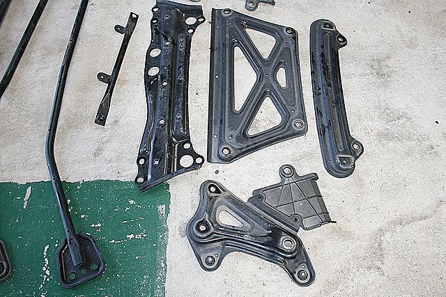 ZVW 40 41 PriusalphaαG`S地板中心支架    原文:ZVW40　41　プリウス　アルファ　α　G`S　フロアセンターブレース