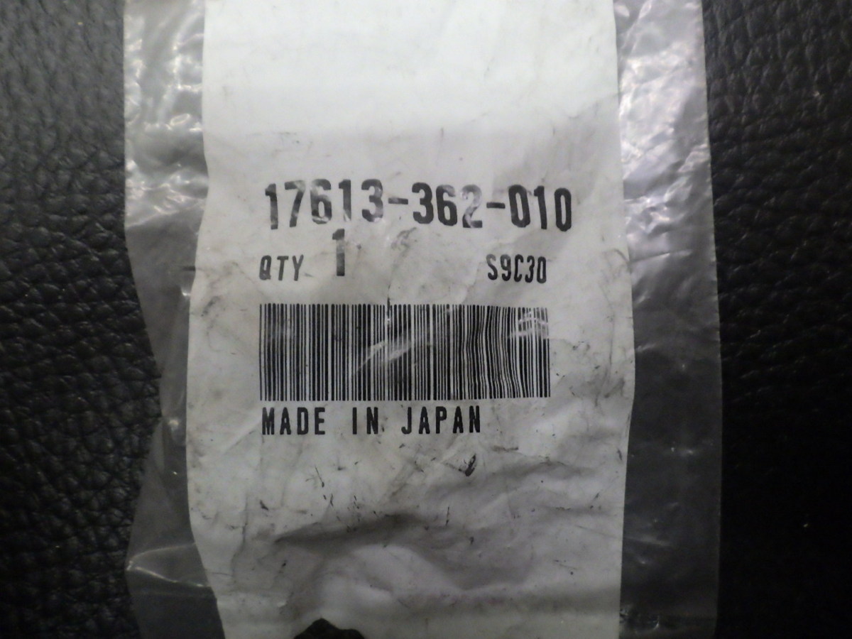 未開封 純正部品 ホンダ HONDA エイプ50 100 APE AC16 HC07 クッション フューエルタンク リヤー 17613-362-010 管理No.26539_画像2