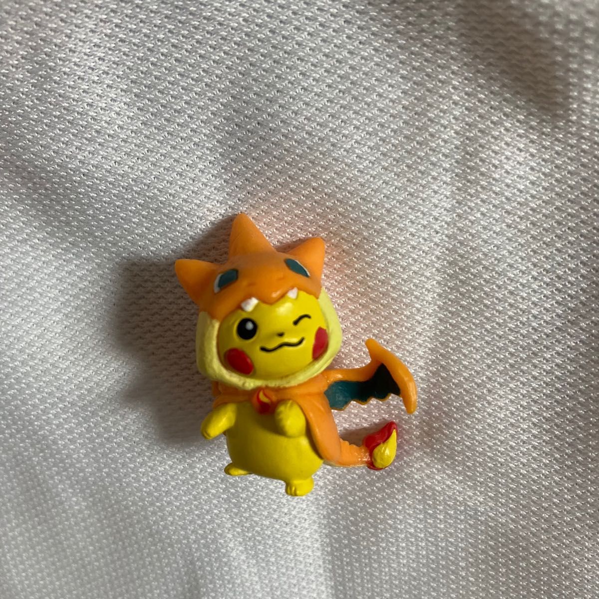 ピカチュウフィギュア3個セット メガリザードンYのポンチョ ピカチュウフィギュア3個セット メガリザードンYのポンチョ