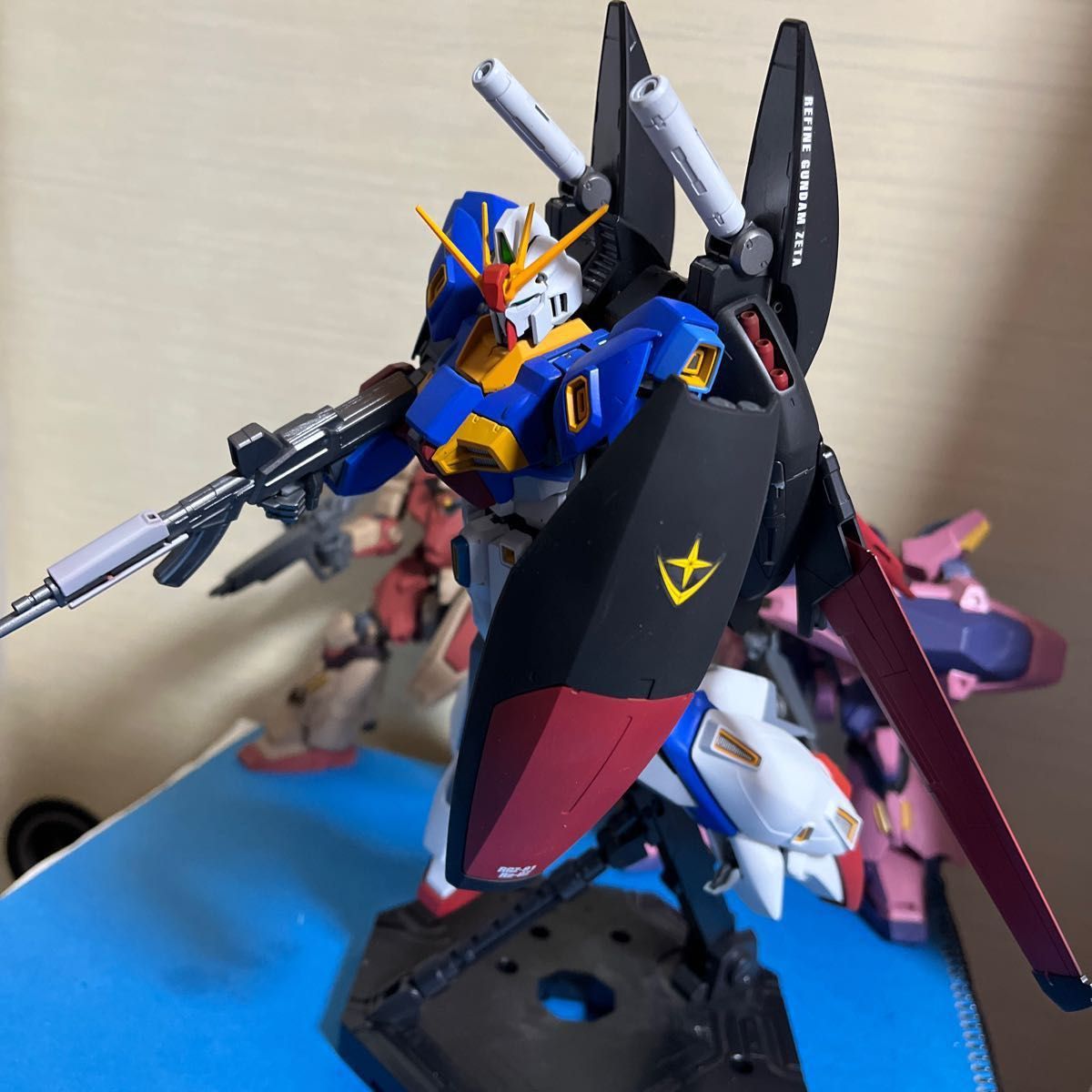 MG 1/100 リ・ガズィ・カスタム 塗装完成品 プレミアムバンダイ 完成品  Zガンダム