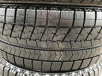 巴厘島山215 / 50R17 Blizzak VRX和沃爾沃V40正品AW 4件售罄 原文:バリ山215/50R17ブリザックVRX&ボルボV40純正AW4本セット売切♪