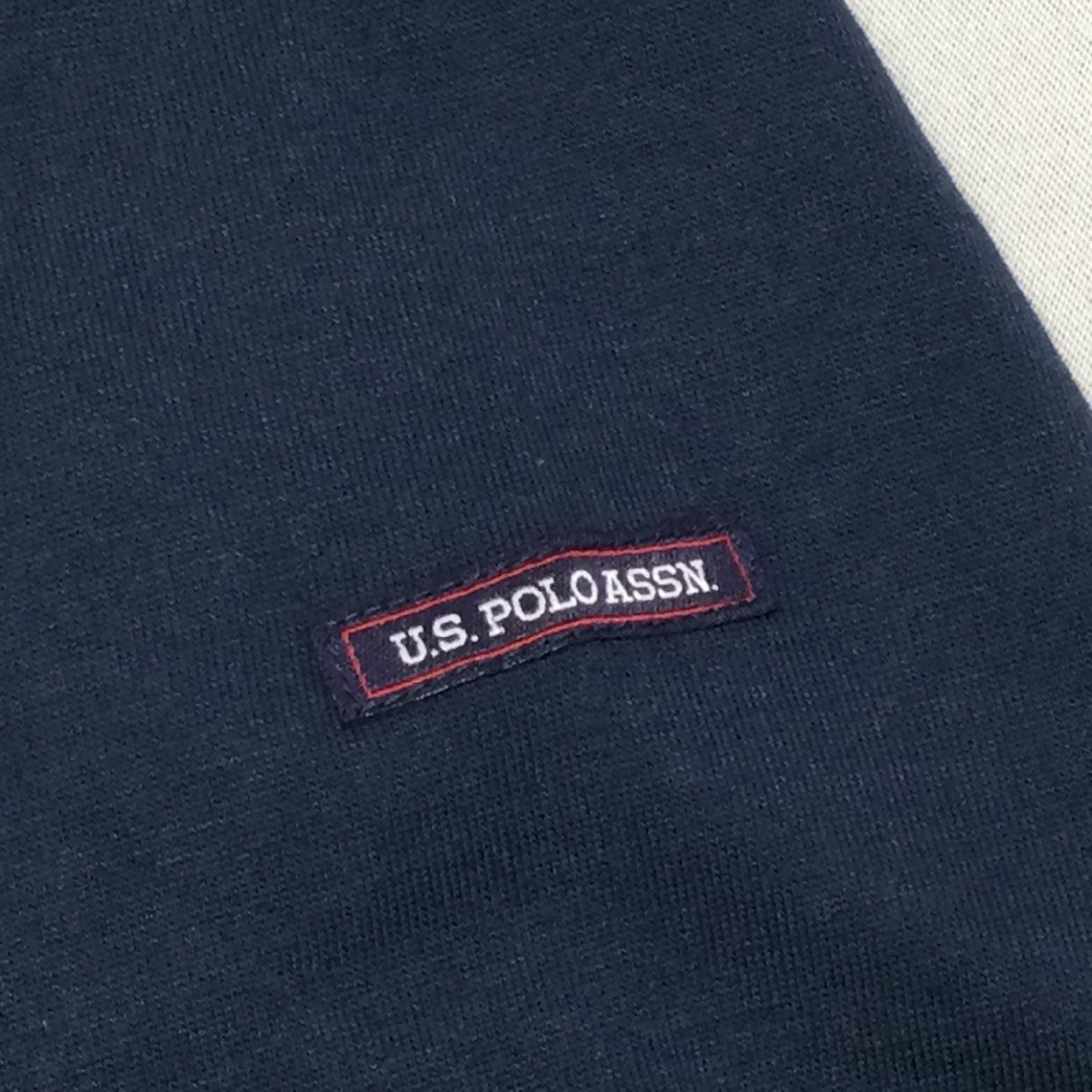 【送料無料】【新品】US.POLO.ASSN レディース フェイクレイヤード七分袖Tシャツ（チュニック丈）　　M　　 ネイビー★01202_左袖のロゴタグ