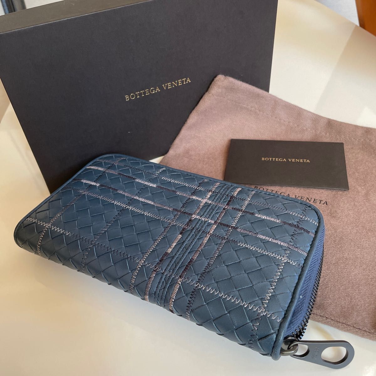 BOTTEGA VENETA ボッテガ ヴェネタ アトラス イントレチャート ラウンドファスナー 長財布 レザー ブルー系