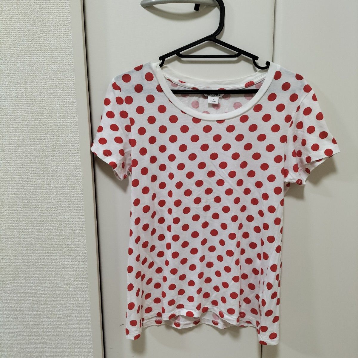 【即購入OK！匿名配送！】レディース  半袖Tシャツ　水玉模様　かわいいシンプル