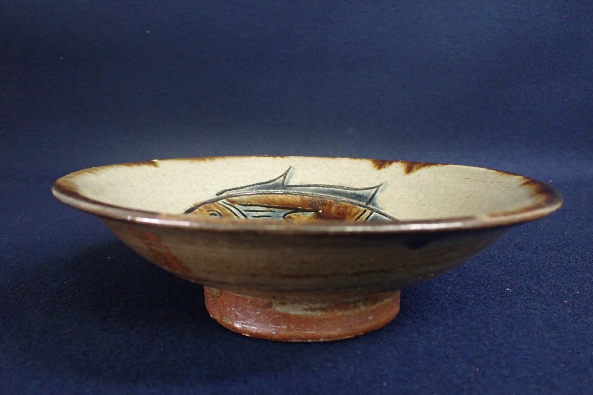 金城次郎 点打皿 壺屋時代初期作品 径13.5cm 金城次郎 点打皿 壺屋時代初期作品 径13.5cm 金城次郎 点打