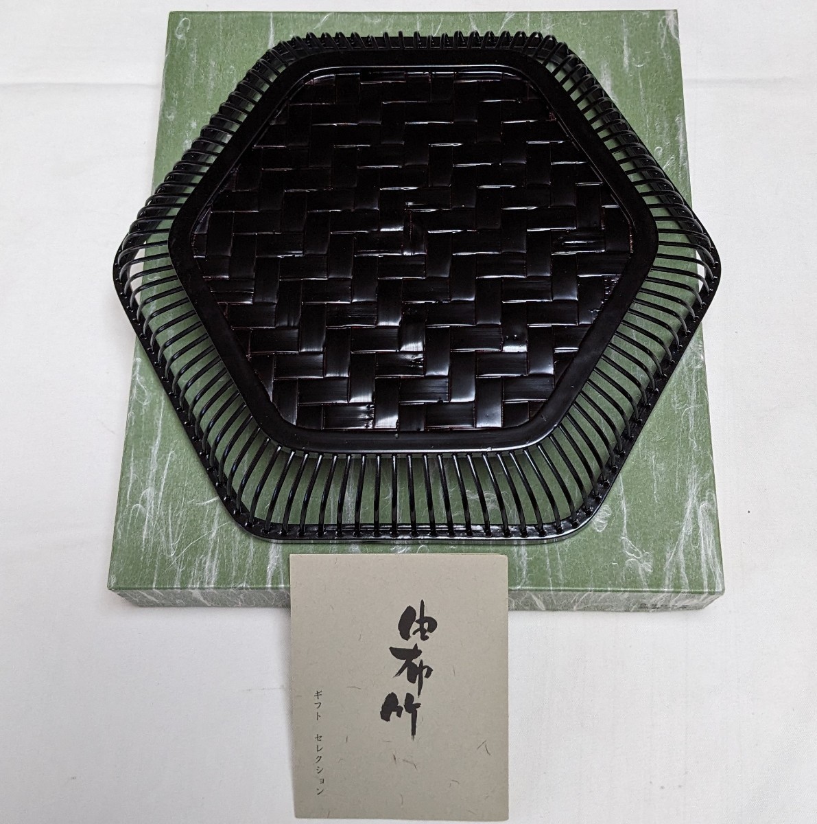 M2-607◆竹工芸品　盛鉢六角　由布竹　天然竹漆器　軽くて丈夫！　24cm×24c×4cm ◎茶道家より引取品_画像3