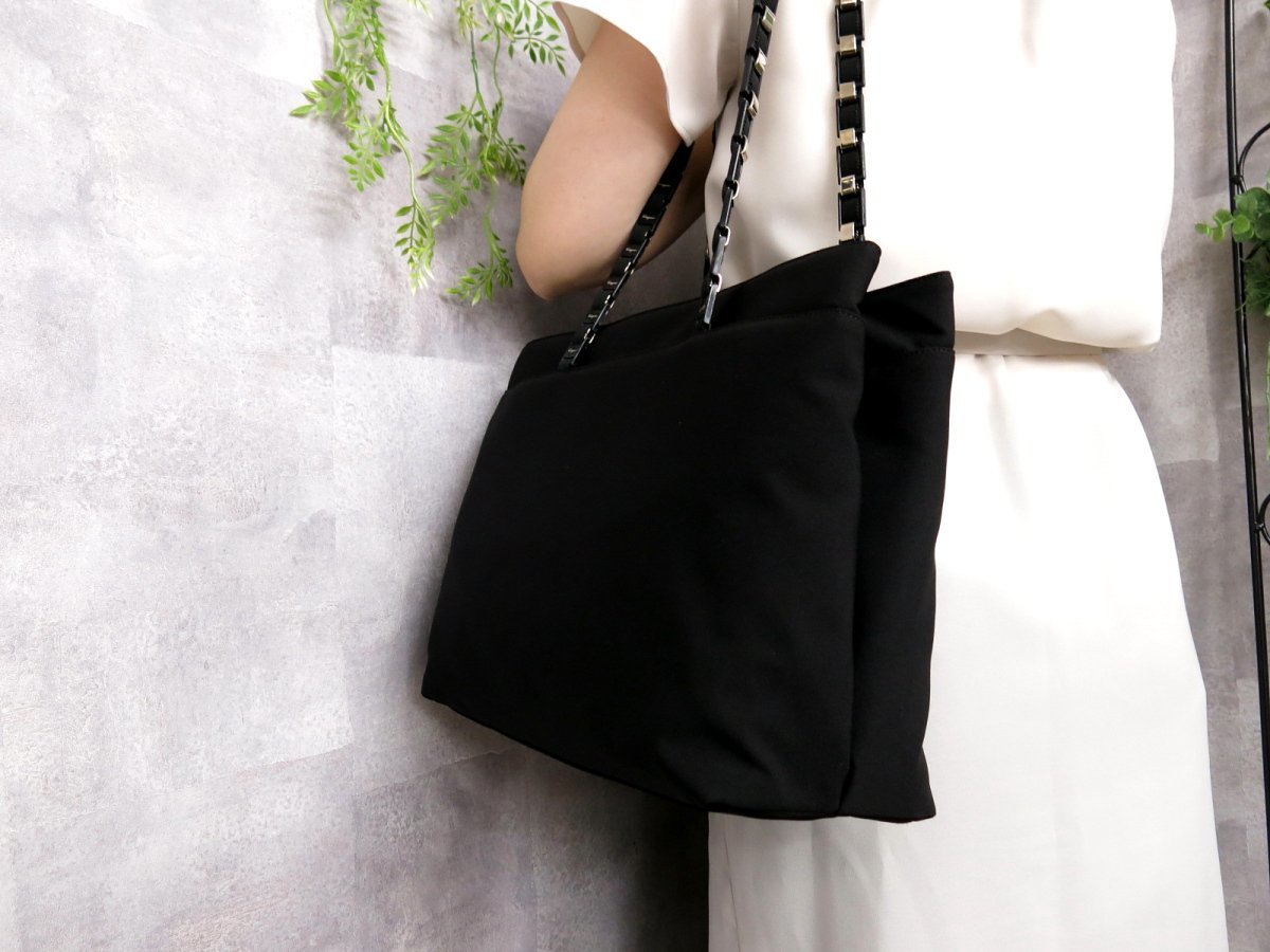 ○超美品○Salvatore Ferragamo フェラガモ○ヴァラ○ナイロン