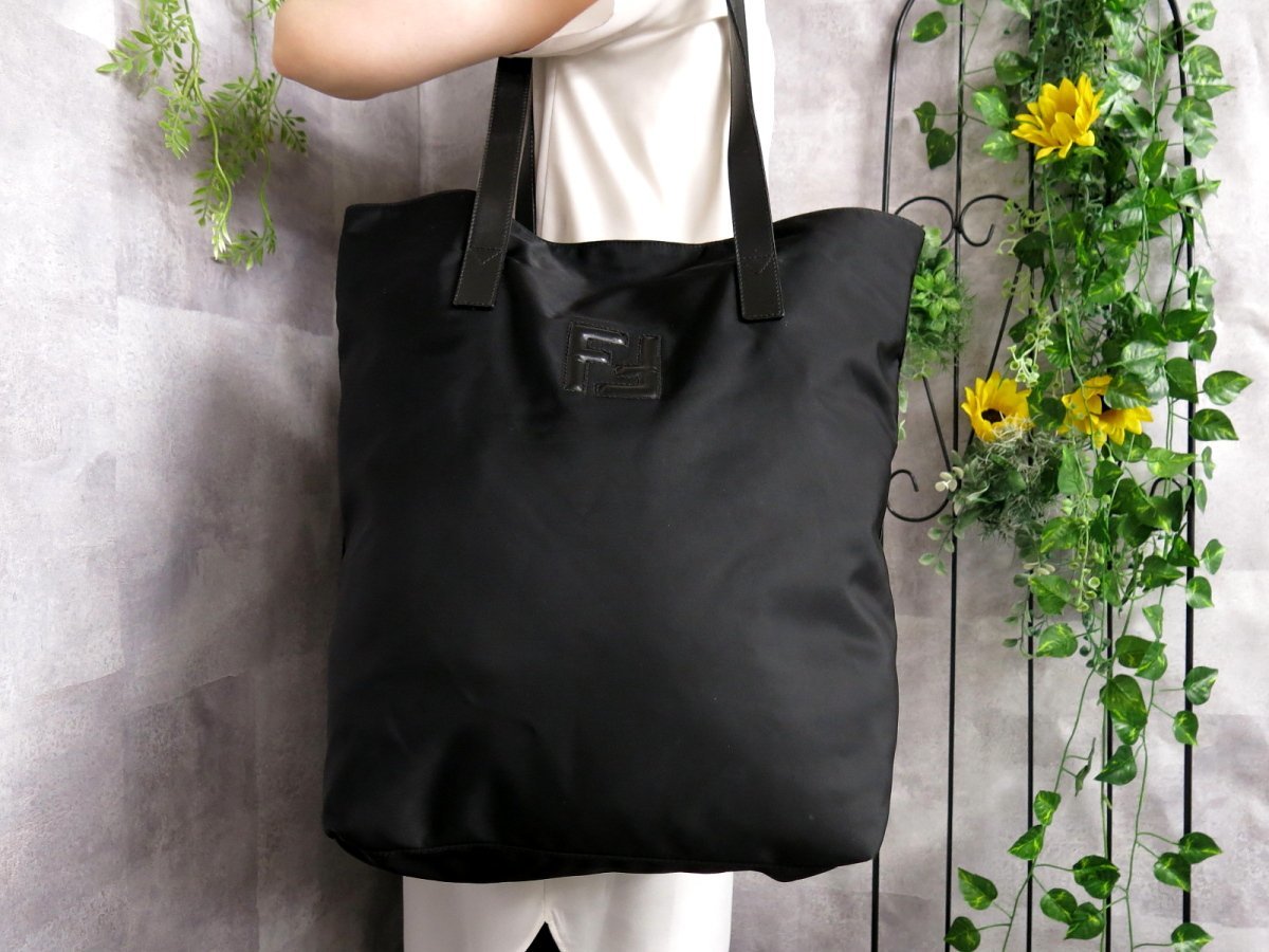 ○超美品○FENDI フェンディ○FFロゴ○ナイロン カーフ レザー 本革