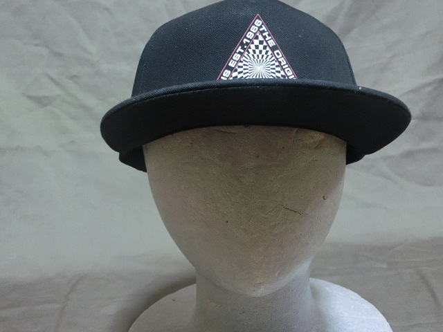 ★USA購入 アメカジ バンズ【VANS】【VANS EST.1966 THE ORIGINAL RUBBER CO.】トライアングルロゴプリント入りCAP BLACK★_画像5