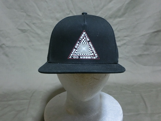 ★USA購入 アメカジ バンズ【VANS】【VANS EST.1966 THE ORIGINAL RUBBER CO.】トライアングルロゴプリント入りCAP BLACK★_画像1