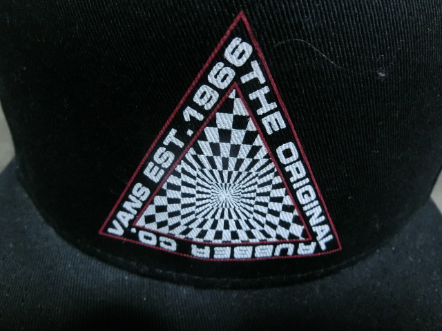 ★USA購入 アメカジ バンズ【VANS】【VANS EST.1966 THE ORIGINAL RUBBER CO.】トライアングルロゴプリント入りCAP BLACK★_画像3