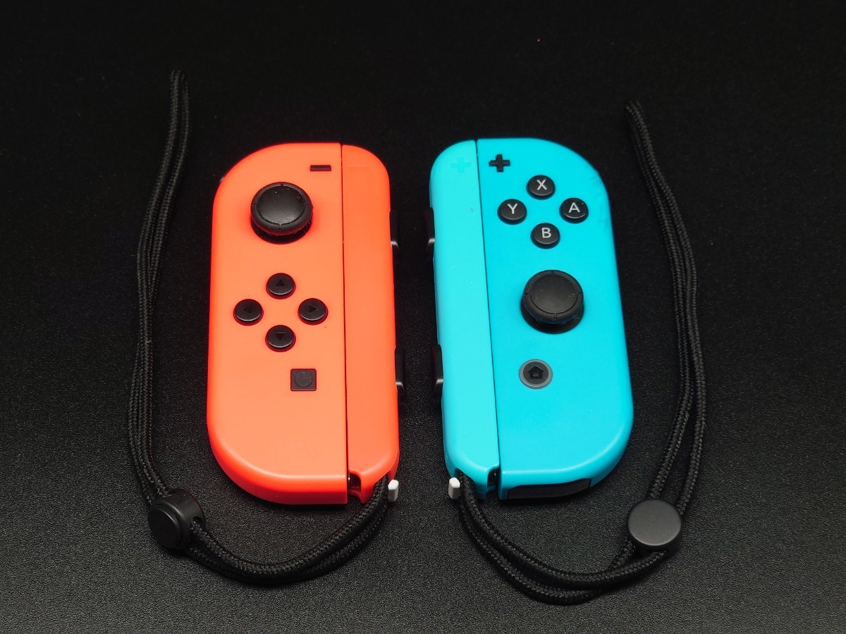 美品【動作確認済み】同色ストラップ付き、Nintendo Switch