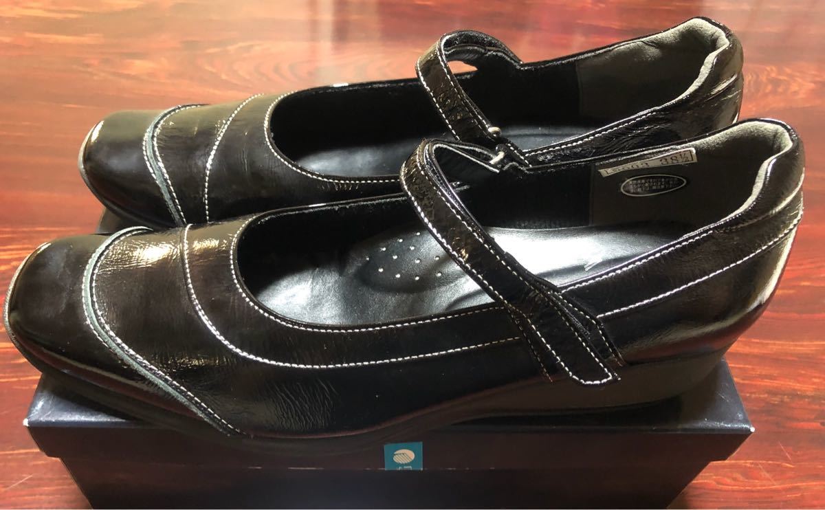 [ unused ]DANIEL HECHTER. pretty enamel shoes ( size 26cm). *