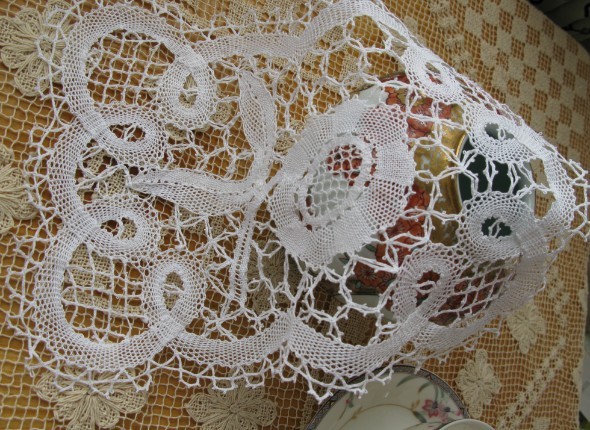  hand-knitted lace stitch bobbin race table runner #A-024