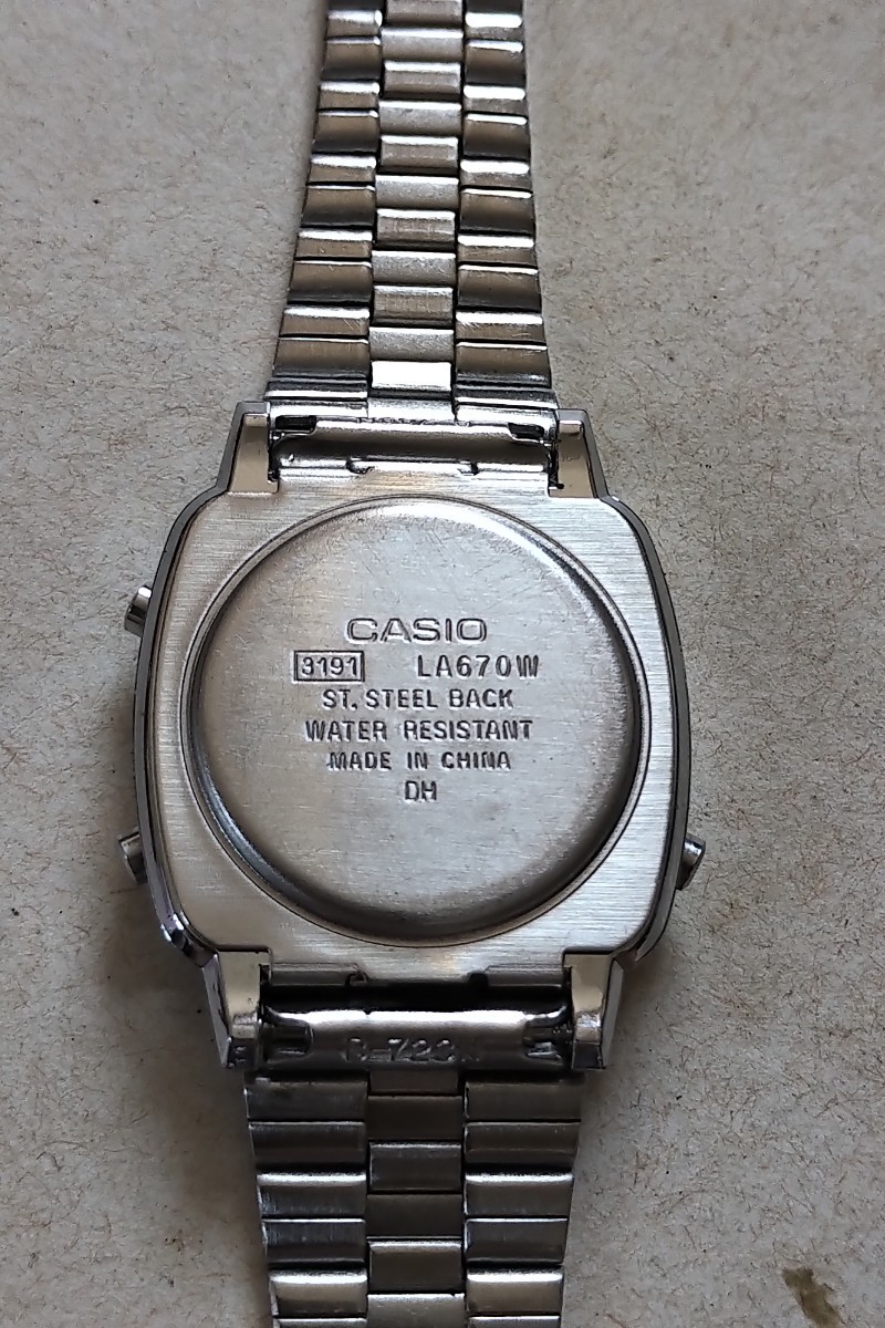 カシオ CASIO LA670W 電池交換済み オシャレな90年代の カシオ CASIO LA670W 電池交換済み オシャレな90年代の