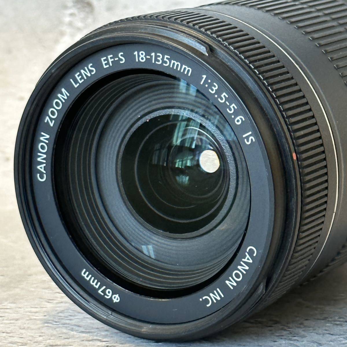 ☆超美品☆ CANON EF-S 18-135mm F3.5-5.6 IS 【純正フード付き
