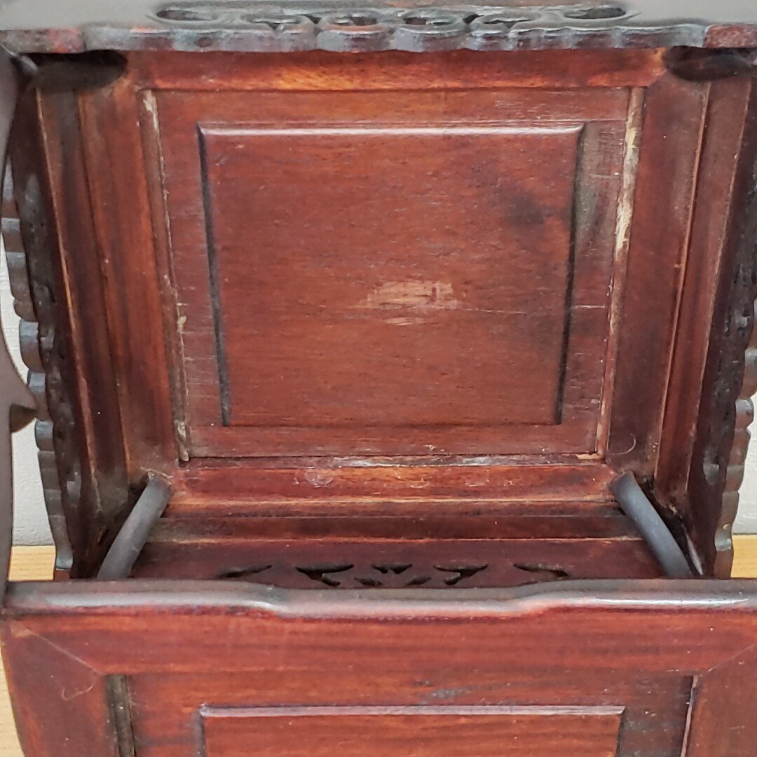 高卓 香炉台 花台 透かし彫り ケリ足 幅29×奥行29×高さ33.5cm 高卓 香炉台 花台 透かし彫り ケリ足 幅29×奥行29×高さ33.5cm