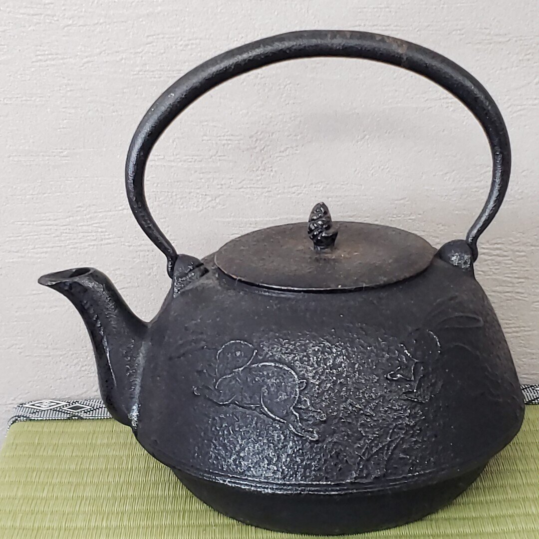 1080様交渉中 湯沸し 水注鉄瓶 煎茶道具 やかん 古い鉄瓶 茶道 古民具 南部鉄器 鉄瓶 うさぎ 動物 煎茶道具 湯沸かし 鉄器 鉄やかん