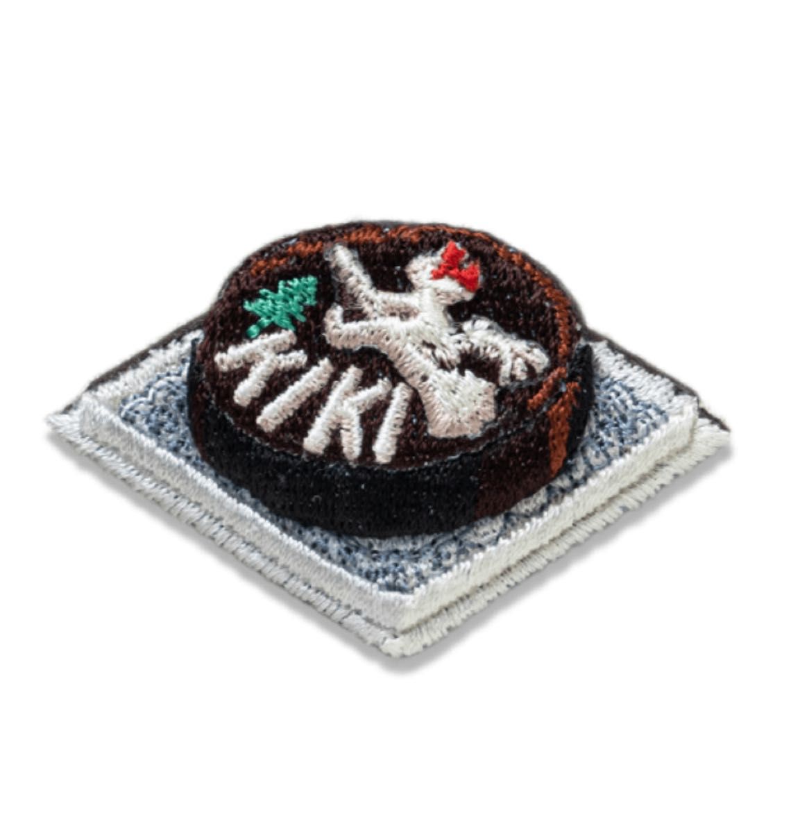 新品　ジブリ美術館オリジナル 刺繍ブローチ 魔女の宅急便 「マダムのチョコレートケーキ」