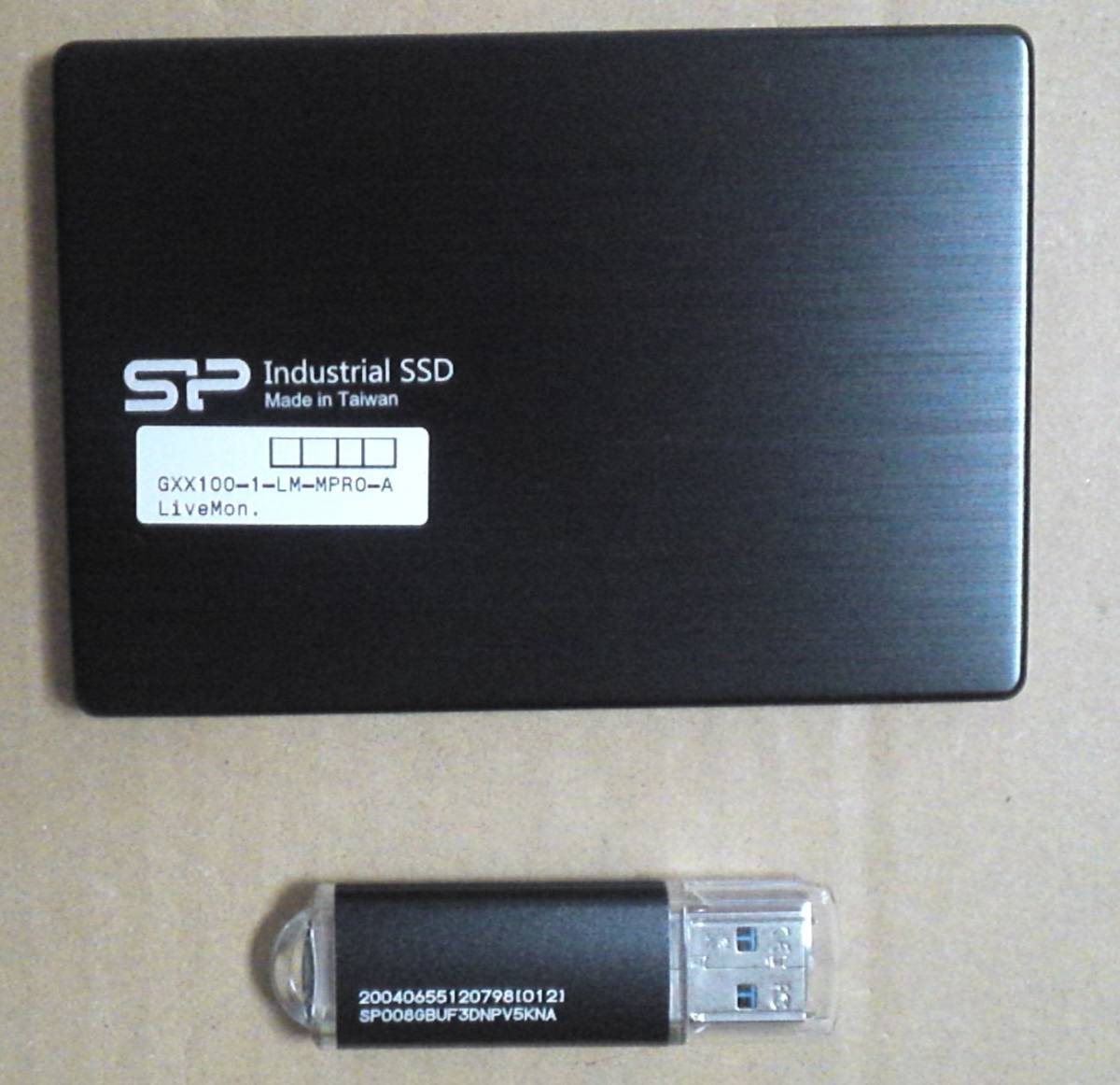 機動戦士ガンダム エクストリームバーサス2 クロスブースト ライブ用 SSD ドングル